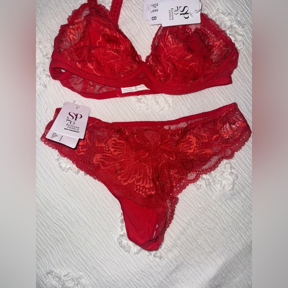 Simone Perele Red Lace Lingerie Set bra 34/36 B and thongs M - Picture 4 of 15